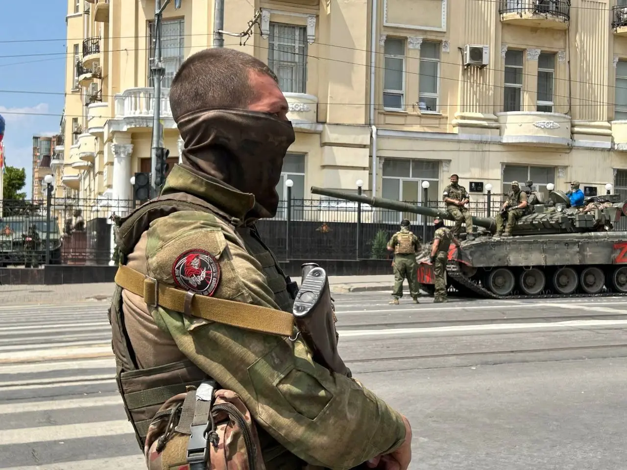 تصاویری از جولان نیروهای واگنر در خیابان‌های روستف + عکس