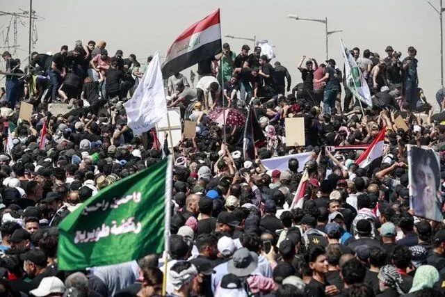 تظاهرات طرفداران «چارچوب هماهنگی» در بغداد/ تلاش هواداران صدر برای حرکت به سمت پارلمان