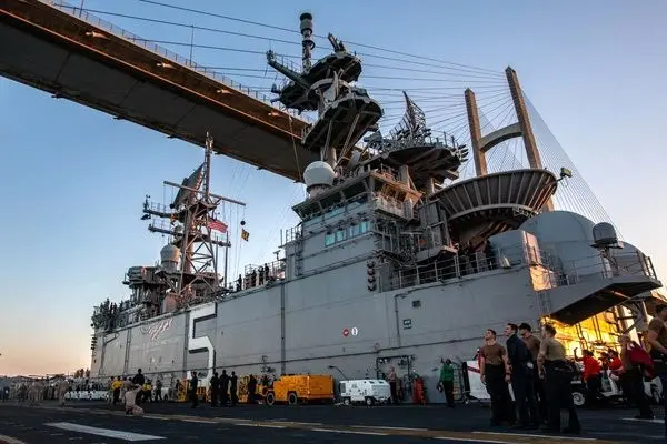 ورود بیش از ۳ هزار ملوان و تفنگدار دریایی آمریکا به خاورمیانه