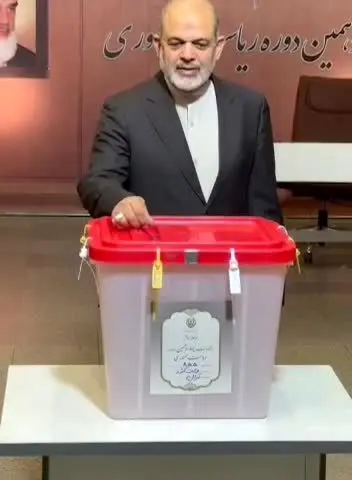 ببینید | ویدئویی از رای دادن وزیر کشور در مرحله دوم انتخابات ریاست جمهوری