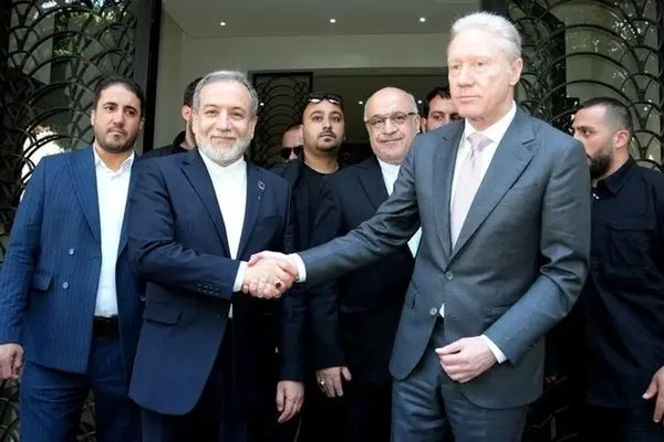 وزارت خارجه لبنان عملا فاقد استقلال راهبردی و ناچار است میان فشارهای آمریکا و اروپا، حساسیت‌های کشورهای عربی به‌ویژه عربستان و واقعیت وزن محور مقاومت در داخل لبنان حرکت کند؛ لحن گاها سرد این کشور نسبت به ایران نیز پیامی برای مخاطبان خارجی است