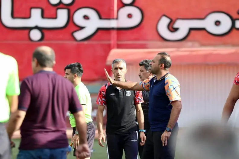 سیلی عجیب به صورت داور ایرانی در فوتبال! + عکس