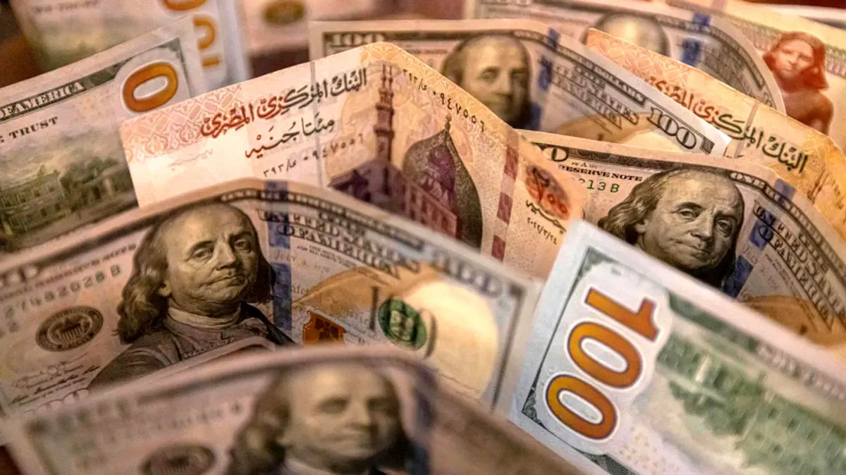 کاهش 22 درصدی ارزش ریال ایران در یک ماه 