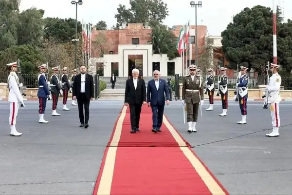 عارف برای شرکت در اجلاس نخست وزیران شانگهای، عازم روسیه شد