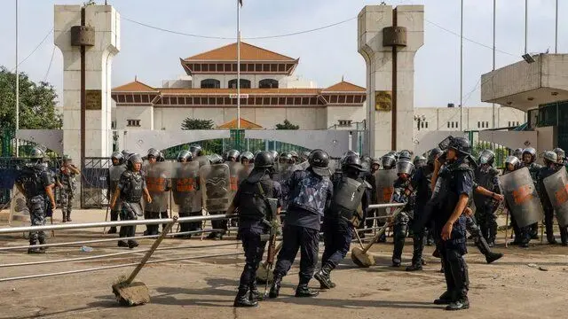 ارتش نپال ساعت منع رفت و آمد را تمدید کرد