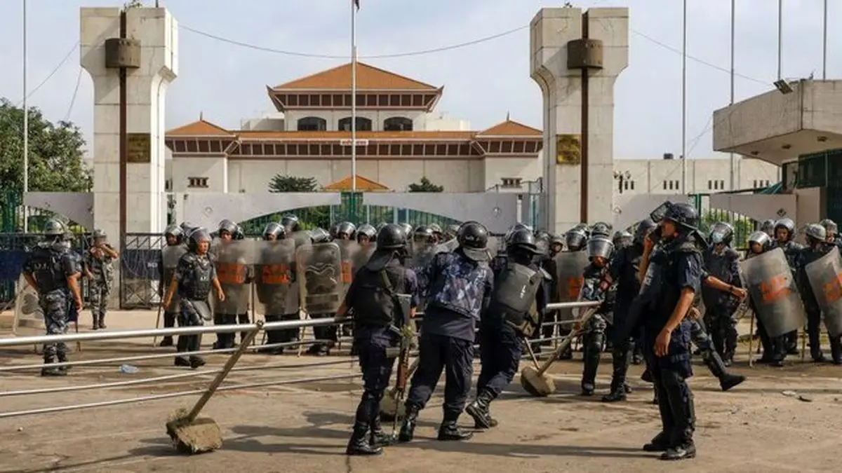 ارتش نپال ساعت منع رفت و آمد را تمدید کرد