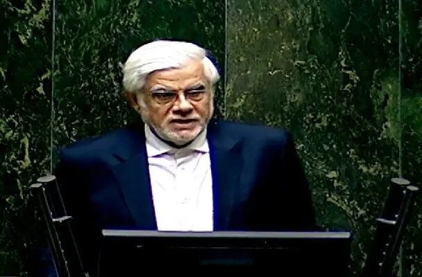 رویارویی محمدرضا عارف و حمید رسایی در صحن علنی مجلس + عکس
