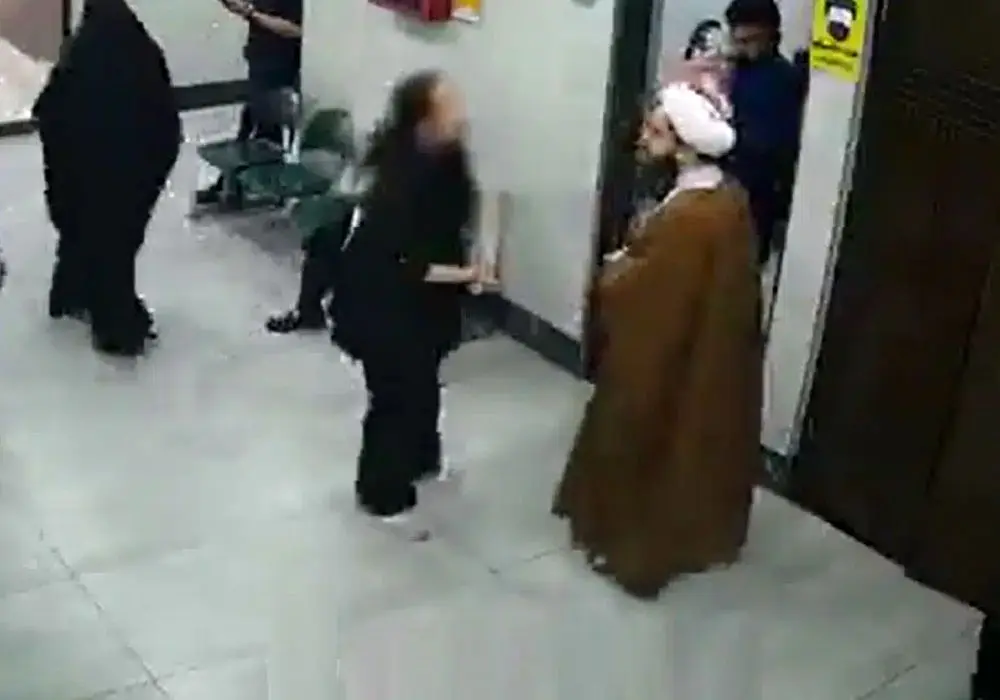 کیهان: مادر قمی باید مجازات شود؛ موضوع اصلی بی‌حجابی زن، فحاشی و سرقت گوشی روحانی است