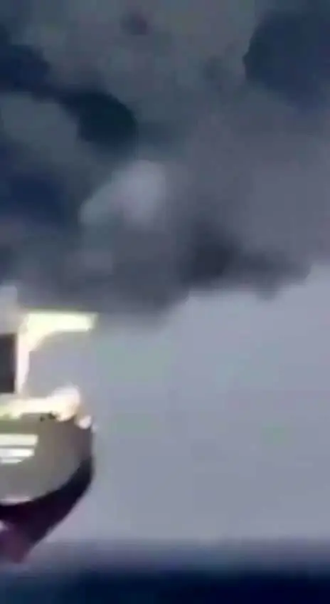 ببینید| آتش‌سوزی یک نفتکش در خلیج فارس