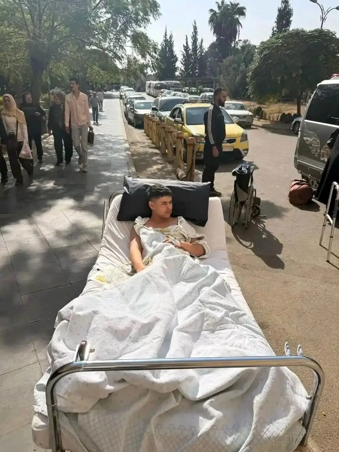 بيمارستان،آمبولانس،دمشق،تخت،نوجوان