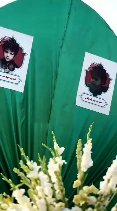 ببینید| تصویری غم‌انگیز از تابوت کودکان خردسال شهید در مراسم تشییع شهدای جنایت اسرائیل در تهران