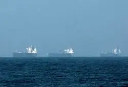 عبور ۵ نفتکش تحریمی دیگر از تنگهٔ هرمز با وجود محاصره آمریکا/ هرمز فقط به روی نفتکش‌های منتسب به ایران باز است