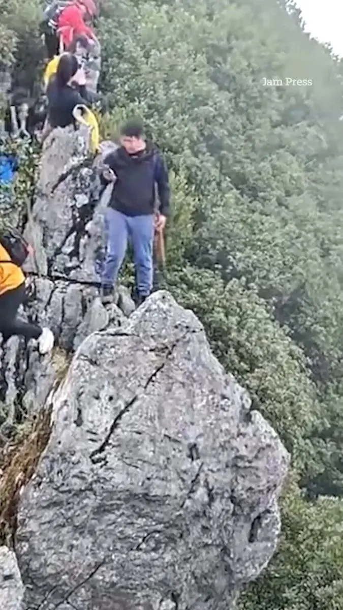 گردشگر،پايين،شيب،تقريباً،ارتفاع