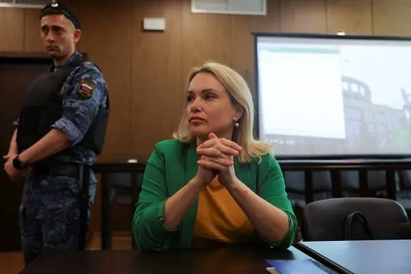 روزنامه‌نگار معترض به جنگ روسیه با اوکراین به 8 سال حبس محکوم شد