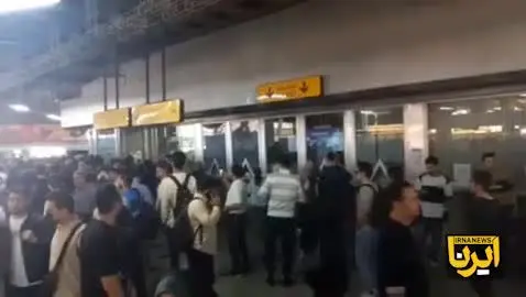 ببیندی| اختلال یک ساعته حرکت قطارها در خط پنج مترو تهران و ازدحام جمعیت در ایستگاه گلشهر