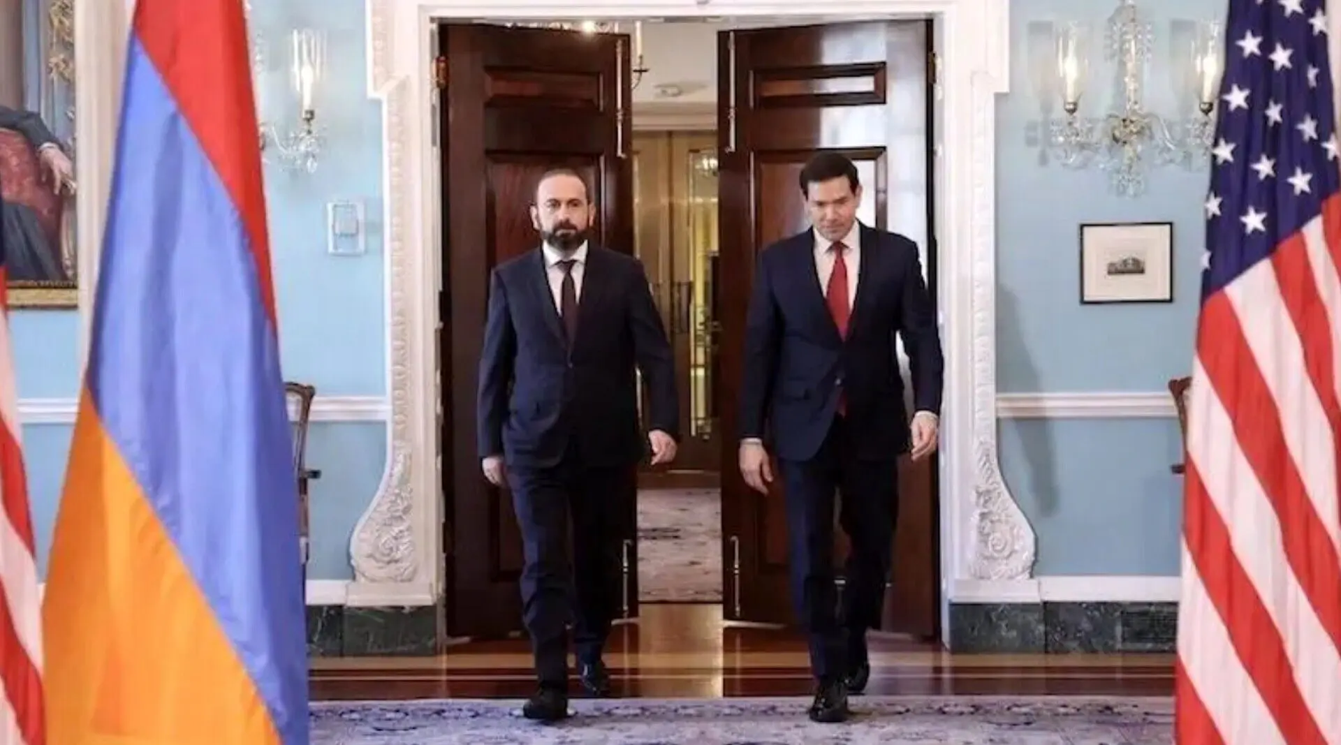 رویترز: آمریکا و ارمنستان در جریان سفر معاون ترامپ، توافق هسته‌ای امضا کردند