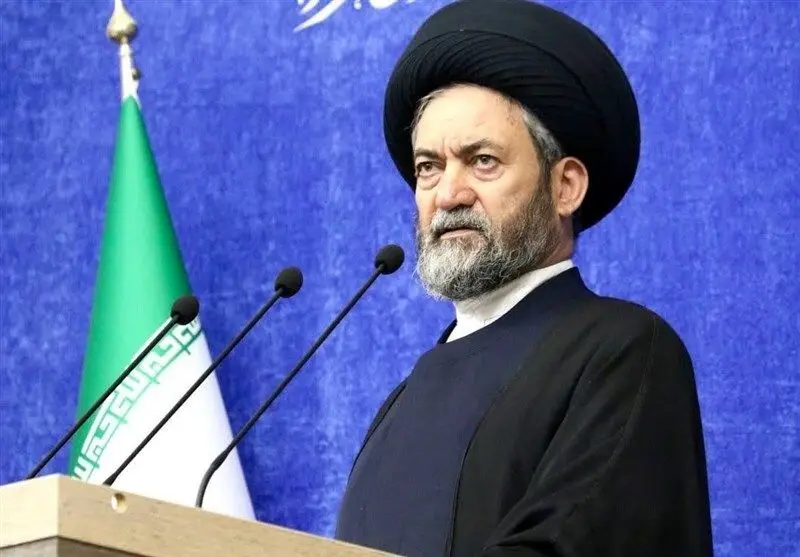  امام جمعه اردبیل: رهبری بر اقدامات مسئولان و مصالح کلان کشور مشرف‌اند
