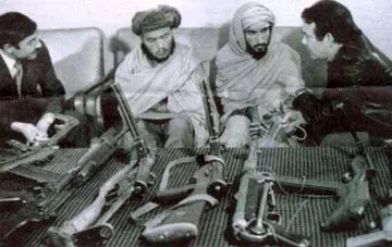 تصویری زیرخاکی از اسلحه‌های عجیب مجاهدان افغان در جنگ علیه شوروی! + عکس