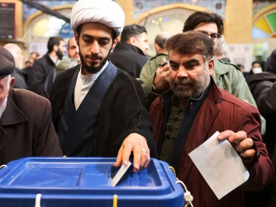 کیهان: مشارکت انتخاباتی کاهش یافت؛ اما تقصیر روحانی بود!