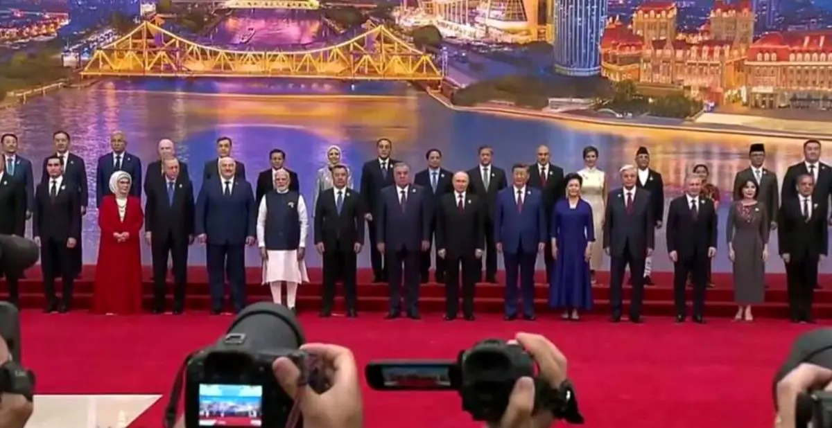 عراقچی: عکس منتشرشده از ضیافت سران شانگهای، عکس رسمی اجلاس نبوده