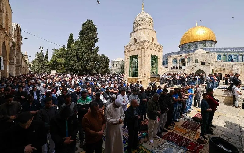 حضور 130 هزار نمازگزار در مسجدالاقصی برای اقامه نماز