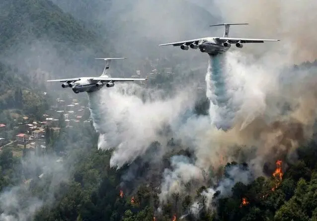 پرواز دو هواپیمای ایلیوشین ۴۰ تنی از مهرآباد به سوی جنگل‌های چالوس برای مهار حریق