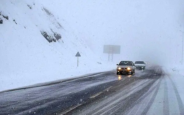 بارش برف و باران در جاده‌های بیش از ۲۰ استان کشور