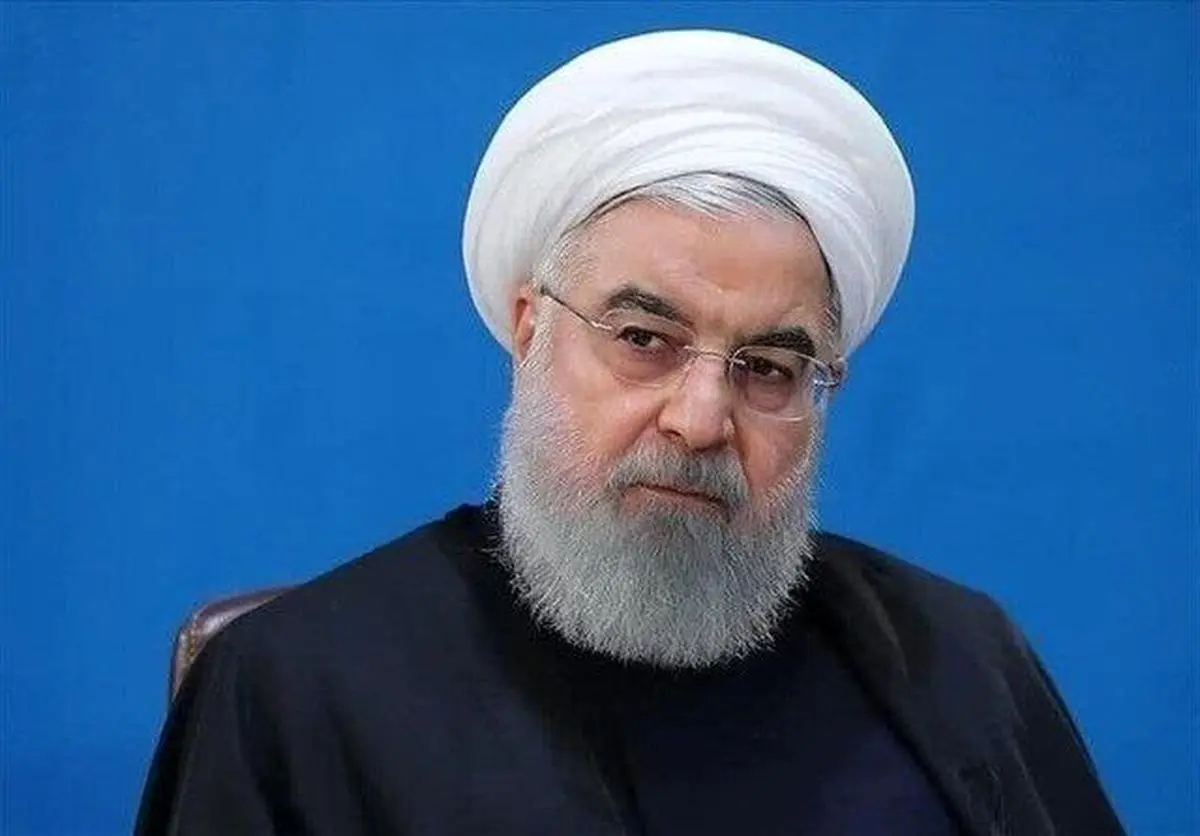 هرکس آقای روحانی را از بیرون می‌بیند فکر می‌کند مثل افراد عصا قورت داده است اما اصلا اهل قیافه گرفتن نیست