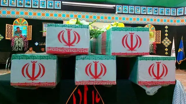 آغاز تشییع پیکرهای ۱۰۰ شهید گمنام از مقابل دانشگاه تهران