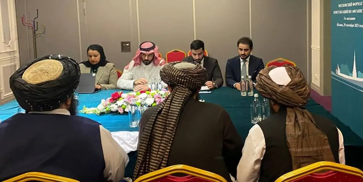 احضار کاردار عربستان توسط طالبان به دلیل حضور یک زن در جلسه!