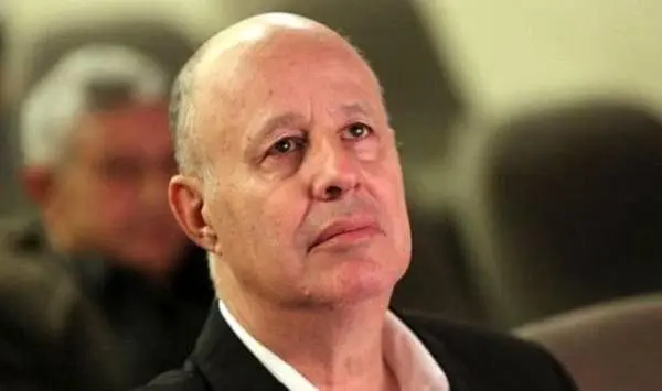 مفتضحانه،بركنار