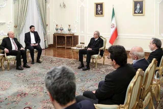 تأکید ایران و عراق بر امنیت متقابل/ فواد حسین: امنیت ایران، امنیت منطقه است و غیرقابل خدشه‌دار شدن