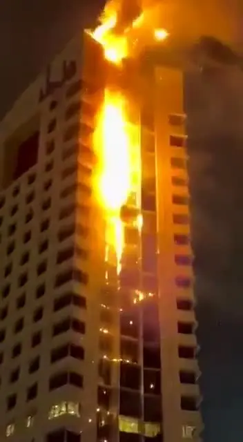 ببینید| آتش‌سوزی هتل محل سکونت سربازان آمریکایی در کویت