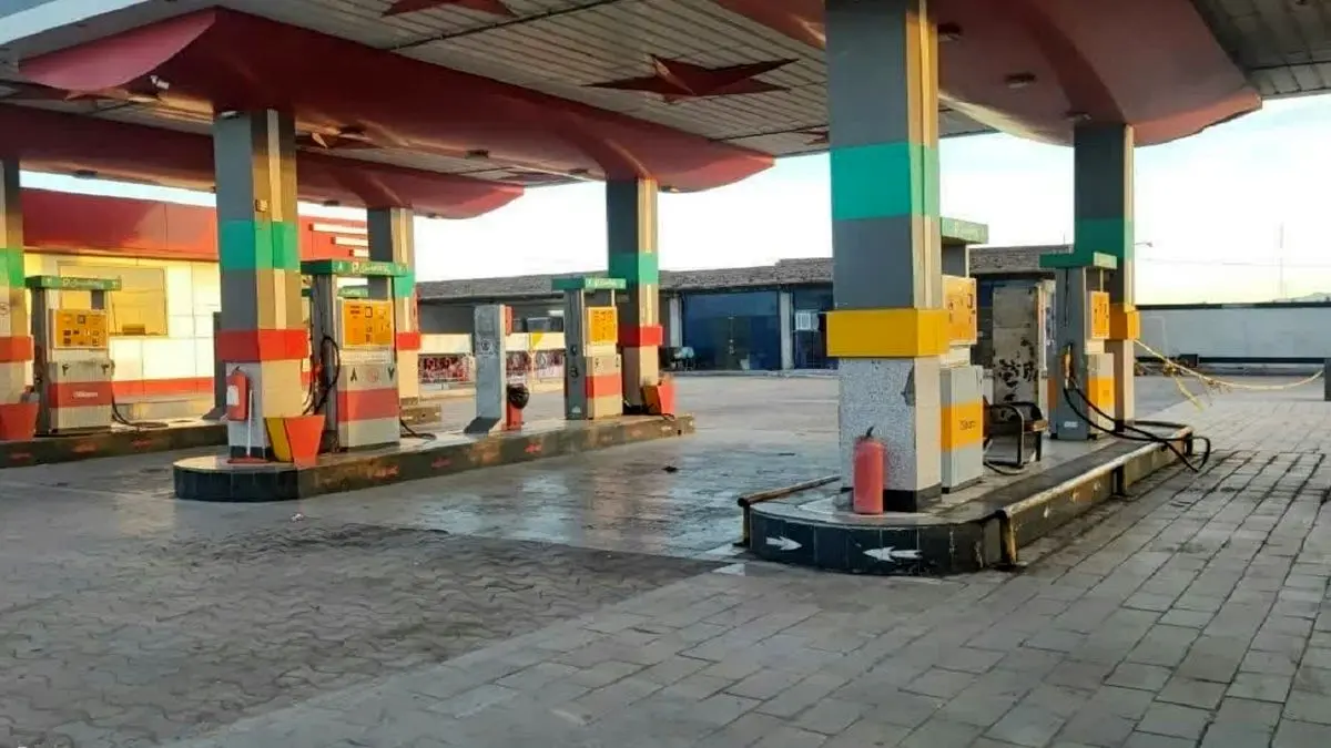 انهدام شبکه قاچاق سوخت در یکی از پمپ بنزین‌های رودان؛ ۷ نفر متهم بازداشت شدند