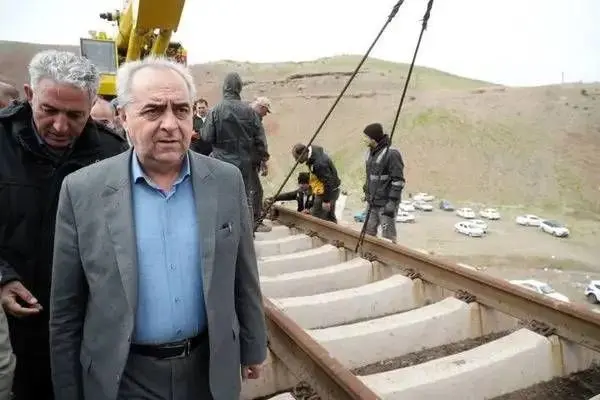 عملیات بازسازی پل راه آهن میانه امشب تمام می‌شود