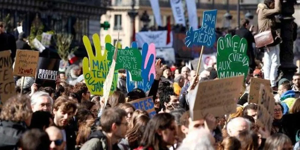 تظاهرات در پاریس علیه سیاست‌های دولت فرانسه در قبال محیط زیست
