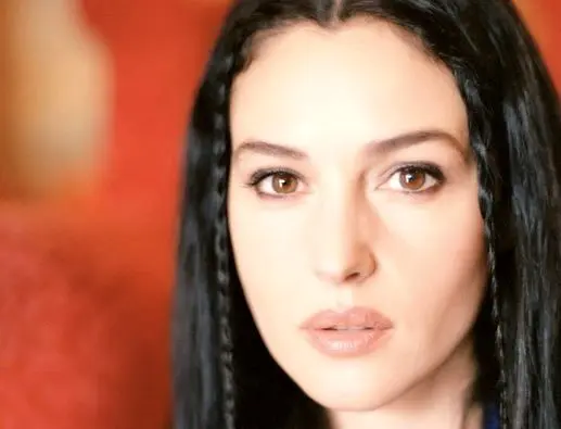 سفر در زمان؛ «مونیکا بلوچی در 33 سالگی و در کنار نامزدش»؛ سال 1376+ عکس