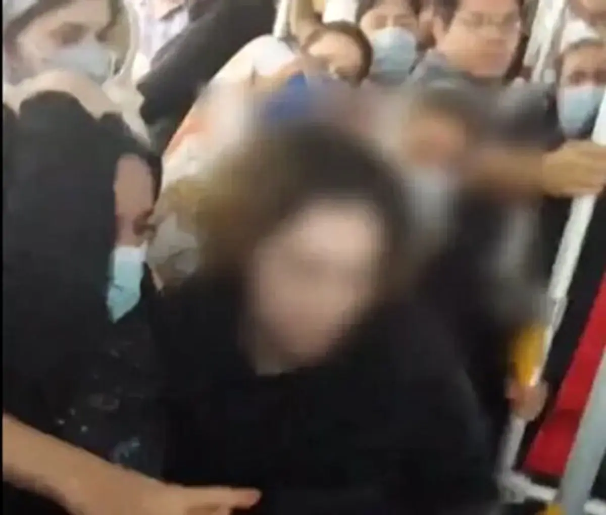 ویدئو  | ممانعت از ورود زنان بدون حجاب به طاق بستان کرمانشاه