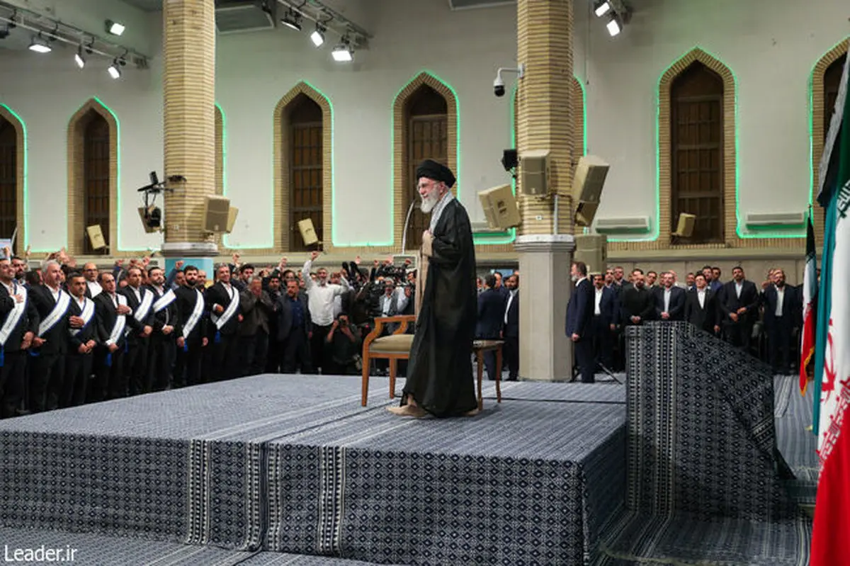 رهبر انقلاب: کارگر یکی از ستون‌های اصلی قوام و دوام جامعه و سرمایه اصلی برای تحقق شعار سال سرمایه‌گذاری برای تولید است/ ایمنی کارگران بسیار مهم است و باید تامین شود