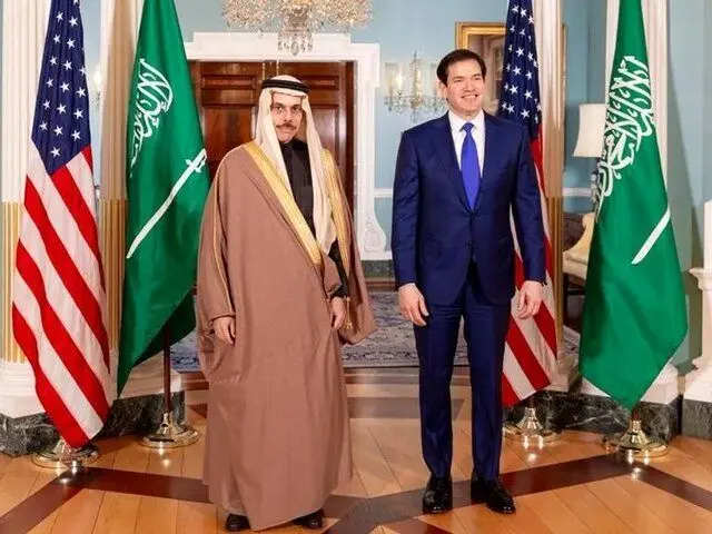 رایزنی وزرای خارجه آمریکا و عربستان درباره تحولات منطقه‌