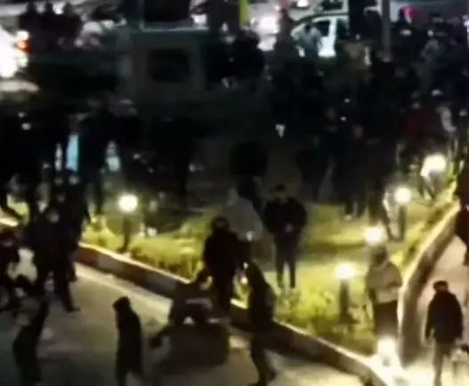 خودرو،حادثه،راننده،ضد،اغتشاشگران،شورش،برخورد،تلاش،امنيت،اغتشاشات