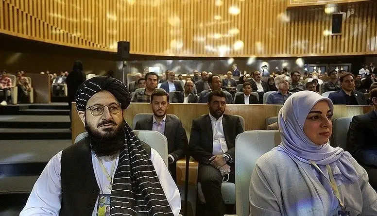 جوراب تا‌به‌تای نماینده طالبان در کنفرانس وحدت اسلامی! + عکس