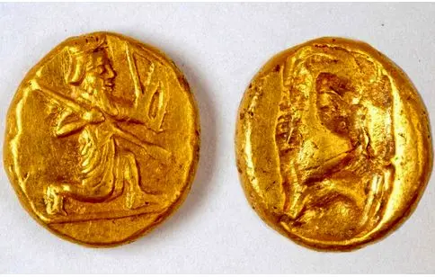 کشف گنج سکه‌های هخامنشی در زیر حیاط یک خانه‌