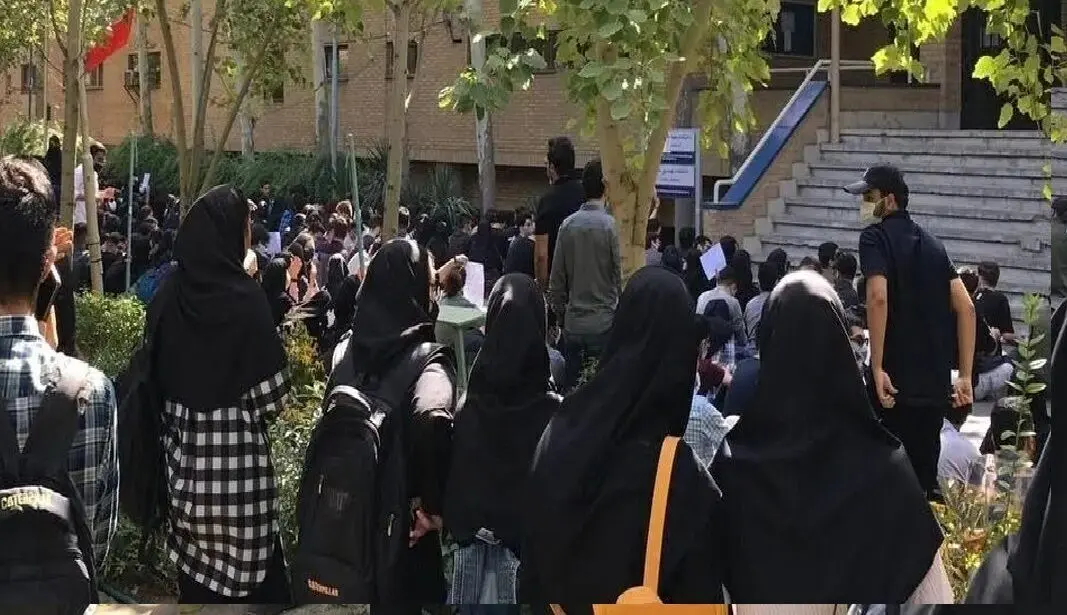 ادعای روزنامه دولت؛ تعداد دانشجویان بازداشتی انگشت‌شمار است