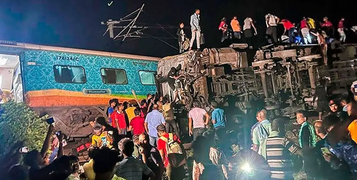 تصاویری دلخراش از اجساد قربانیان برخورد قطار در هند + ویدئو