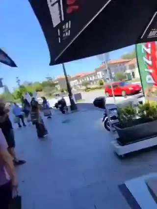 ببینید| مالک رستوران اسپانیایی، مشتریان اسرائیلی خود را خارج کرد 