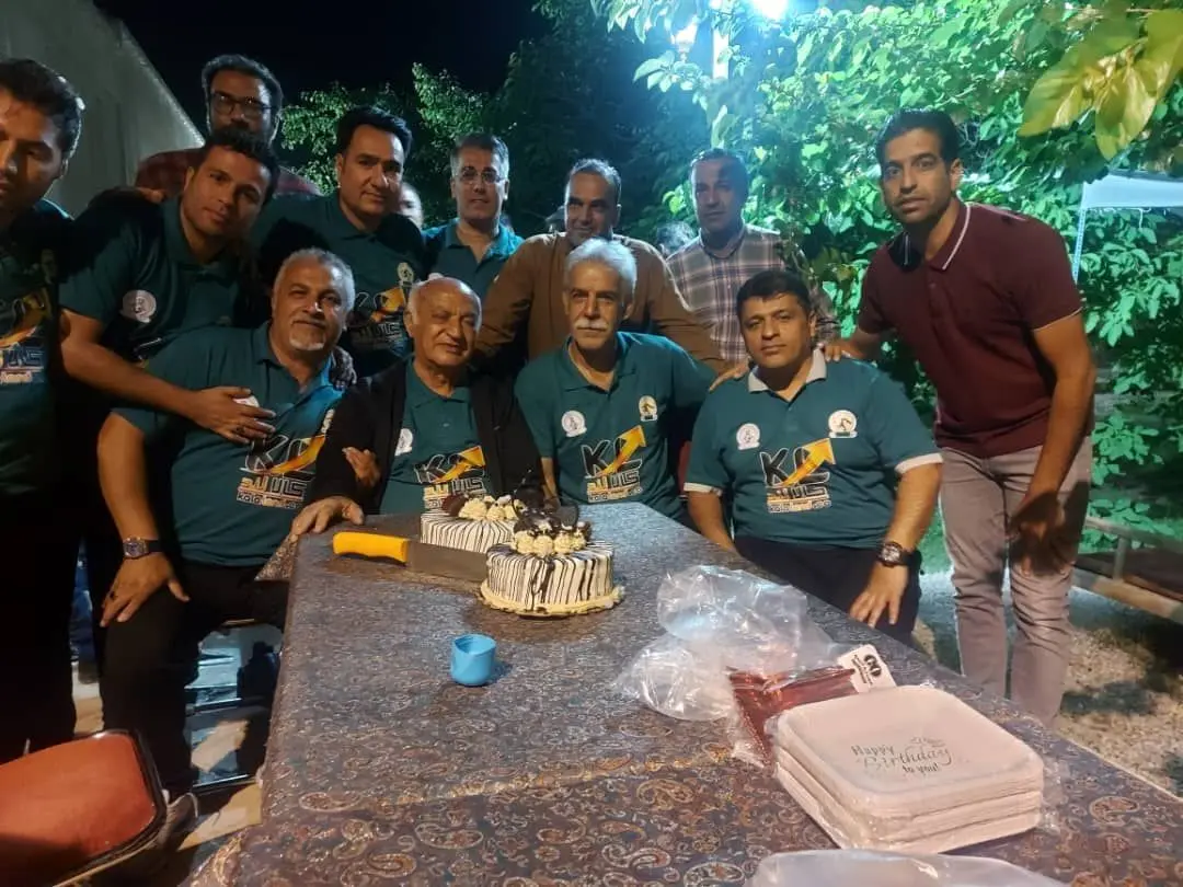 جشن تولد غیرمنتظره سرمربی پیشین تیم ملی و پرسپولیس/ دیدار دوستانه با طعم کیک و عکس یادگاری + تصاویر
