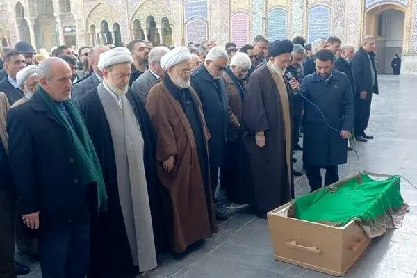 پیکر اشرف بروجردی در حرم مطهر عبدالعظیم حسنی تشییع و به خاک سپرده شد