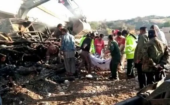 مرگ 14 نفر در پاکستان بر اثر تصادف یک اتوبوس مسافربری