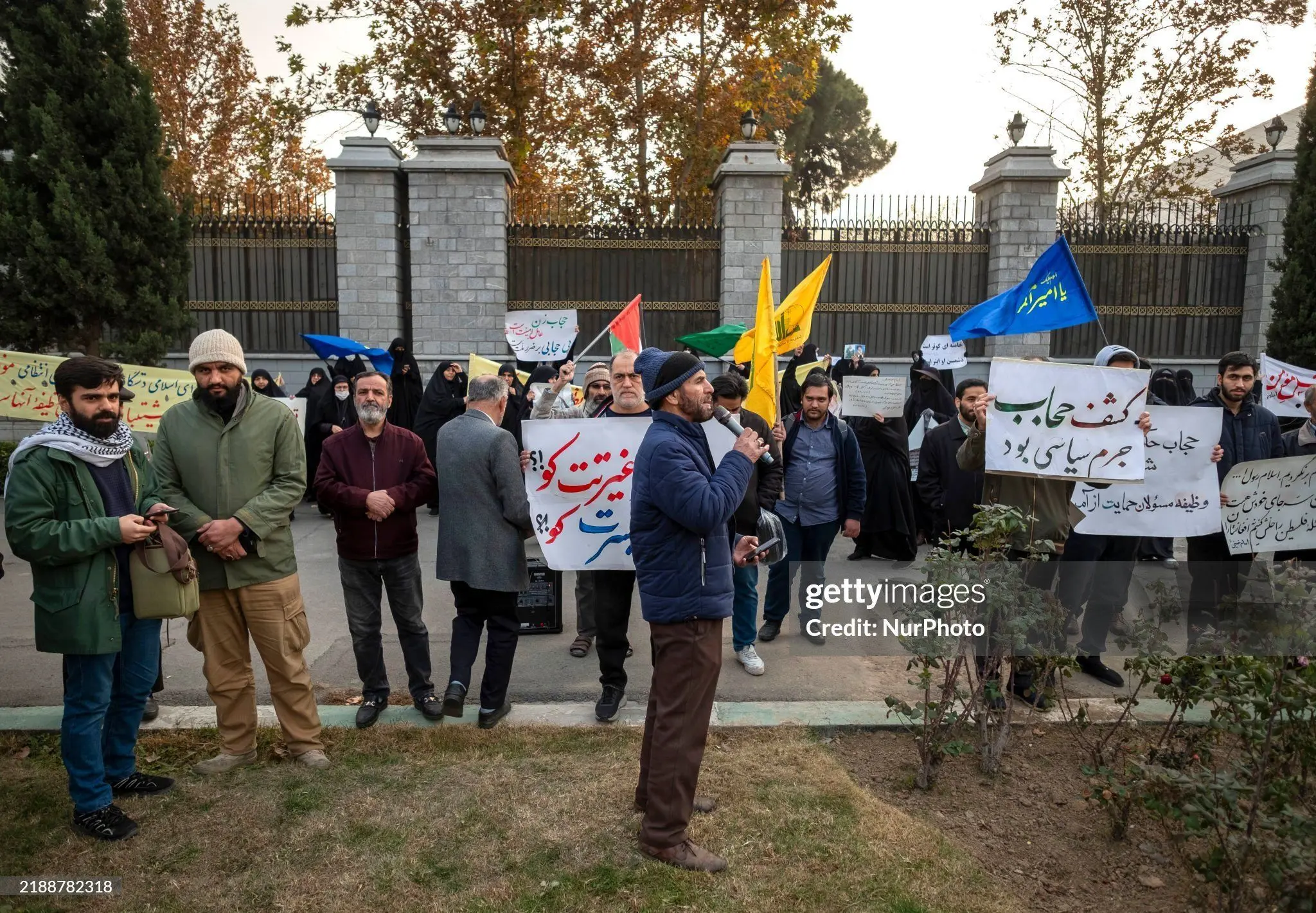 روزنامه اصولگرا به تجمع‌کنندگان دیروز علیه دولت توپید؛ اینها چه کسانی هستند که بدون مجوز هر کاری خواستند می‌کنند؟